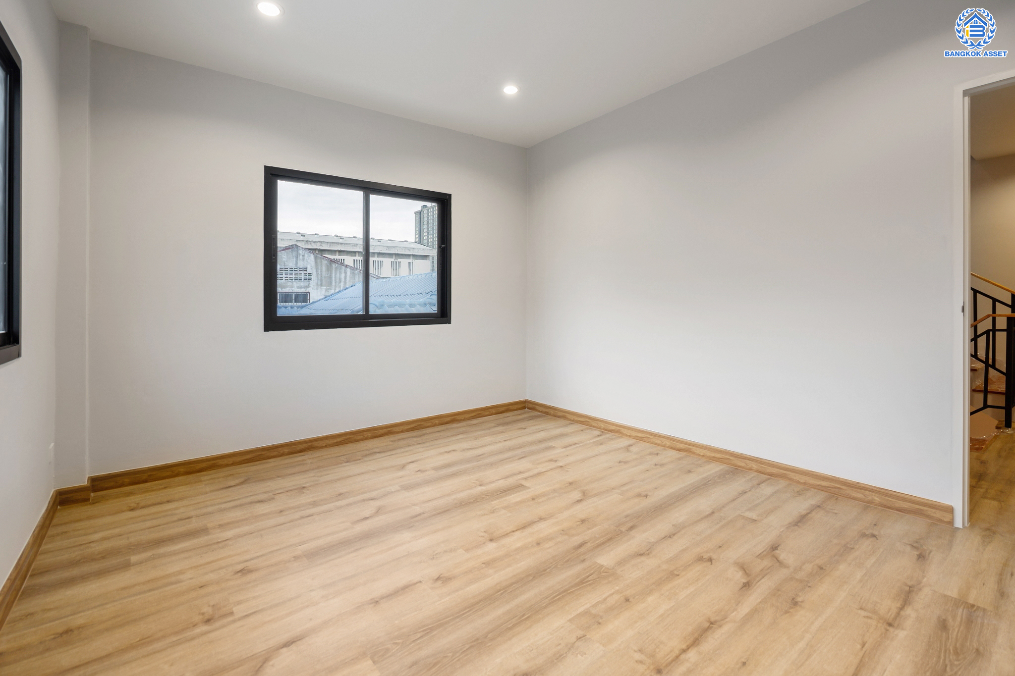 บ้านมือสองตกแต่งใหม่ ม.ฉัตรมณี บางซ่อน ทาวน์เฮ้าส์ 3 ชั้น หลังมุม เนื้อที่ 23.3 ตร.ว. ฟังก์ชัน 3 ห้องนอน 3 ห้องน้ำ จอดรถได้ 2 คัน บนที่สุดแห่งทำเล! ย่านกรุงเทพ-นนท์ ใกล้ตลาดจตุจักร ทางด่วน "ศรีรัช" และรถไฟฟ้าสายสีม่วง "สถานีบางซ่อน"